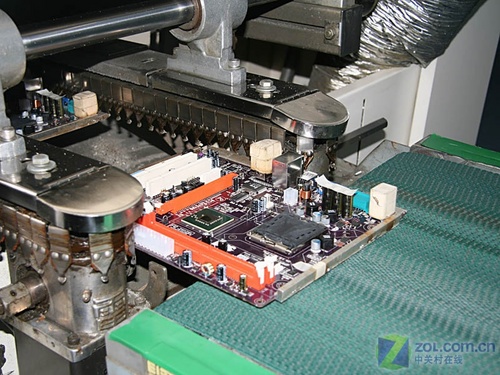 從波峰焊機(jī)走出的PCB主板 技術(shù)、挑戰(zhàn)與品質(zhì)保障